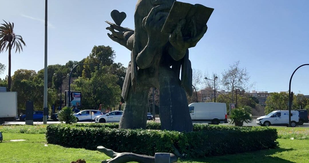El Ayuntamiento de Valencia defiende su gestión del patrimonio y acusa al PSOE de "cinismo" tras años de abandono 1 El viento dana la escultura de Ripolles en la Alameda de Valencia 2
