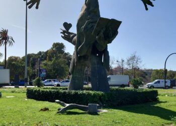 El Ayuntamiento de Valencia defiende su gestión del patrimonio y acusa al PSOE de "cinismo" tras años de abandono 16 El viento dana la escultura de Ripolles en la Alameda de Valencia 2