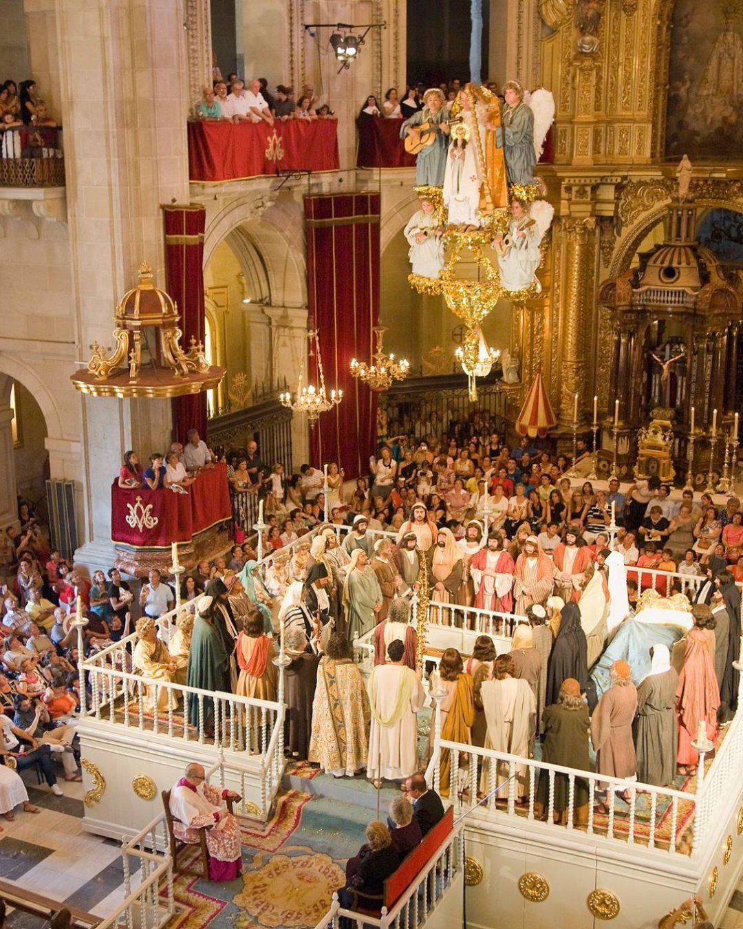 El Misteri d'Elig: el milagro medieval que transforma a Elig cada mes de agosto 4 HOd314rXkAA0jD6