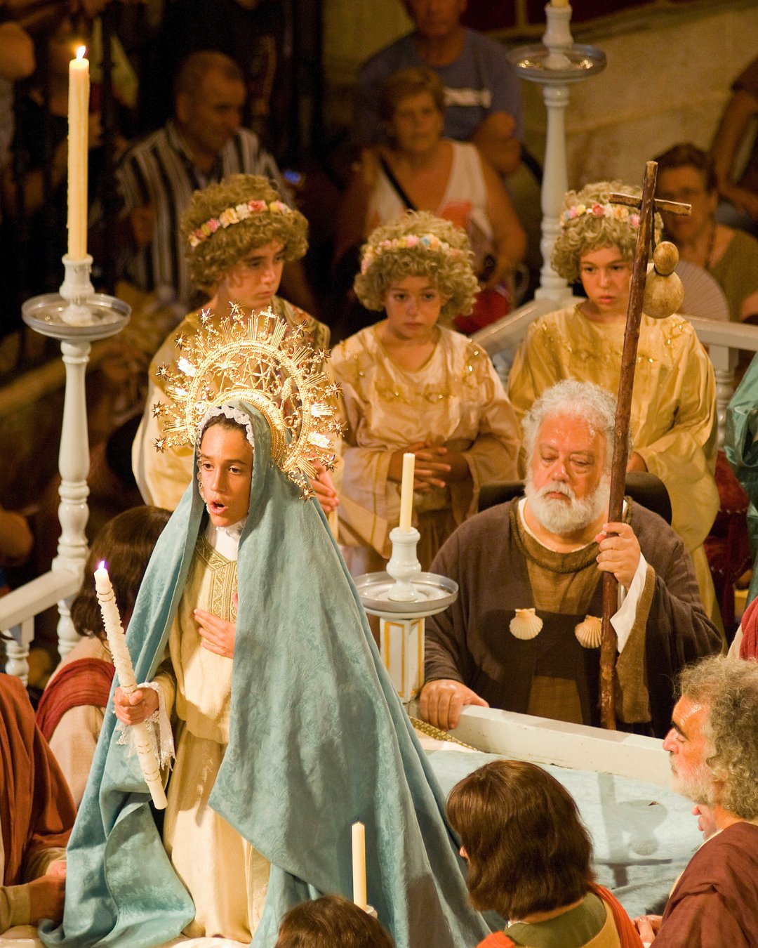 El Misteri d'Elig: el milagro medieval que transforma a Elig cada mes de agosto 3 HOd31IjWsAAwOD8