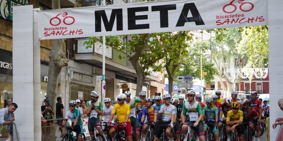 Emilio Llopis se impone en un vibrante XXXVII Trofeu Fira d’Agost de Xàtiva 1 Emilio Llopis se impone en un vibrante XXXVII Trofeu Fira d’Agost de Xàtiva