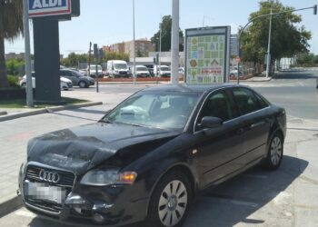 Un conductor sin carnet provoca un accidente en la Av. de la Orchata de Alboraya 14 Un conductor sin carnet provoca un accidente en la Av. de la Orchata de Alboraya
