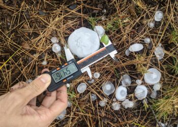 Una severa granizada azota Utiel, Dos Aguas, Buñol y El Rincón de ademuz y desata la alarma en el interior de Valencia