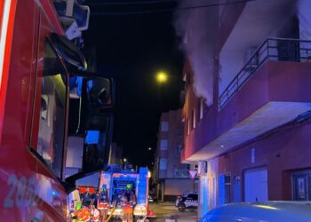 Un muerto y tres evacuados en el incendio de una vivienda en Alberic 14 Un muerto y tres evacuados en el incendio de una vivienda en Alberic