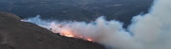La lluvia obliga a retirar medios aéreos en el incendio Tírig mientras se intensifica el despliegue terrestre