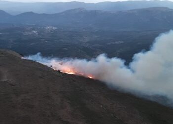 La lluvia obliga a retirar medios aéreos en el incendio Tírig mientras se intensifica el despliegue terrestre