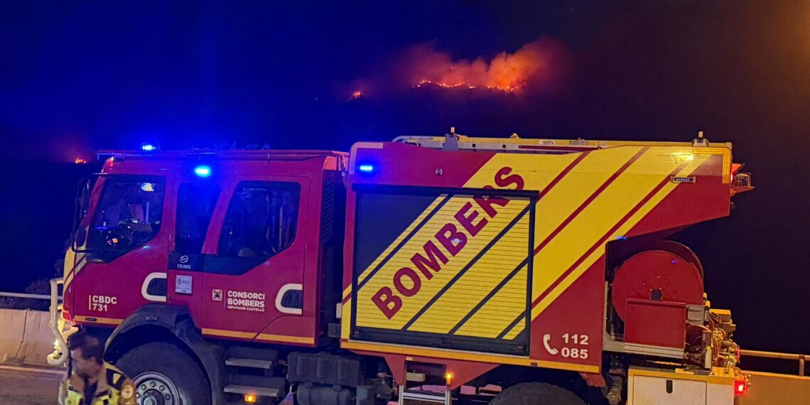 Alerta en Castellón: los bomberos se enfrentan a una compleja situación de simultaneidad con cuatro incendios forestales activos