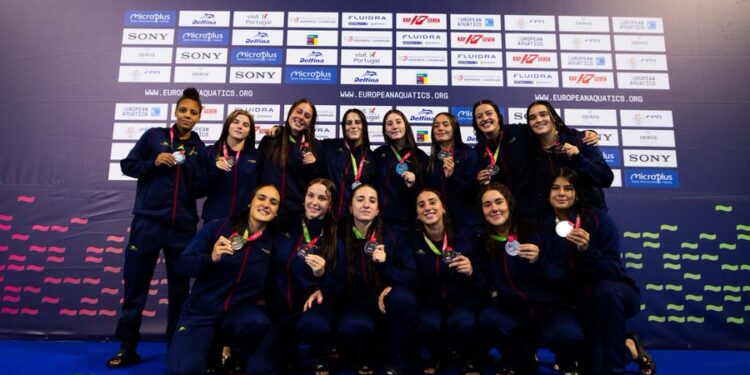 España roza el oro europeo sub-20 de waterpolo en un agónico desenlace ante Hungría 1 España roza el oro europeo sub-20 de waterpolo en un agónico desenlace ante Hungría
