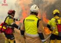El dispositivo de extinción intensifica los trabajos en el incendio de Tírig tras lograr estabilizar el fuego de Culla 12 El dispositivo de extinción intensifica los trabajos en el incendio de Tírig tras lograr estabilizar el fuego de Culla