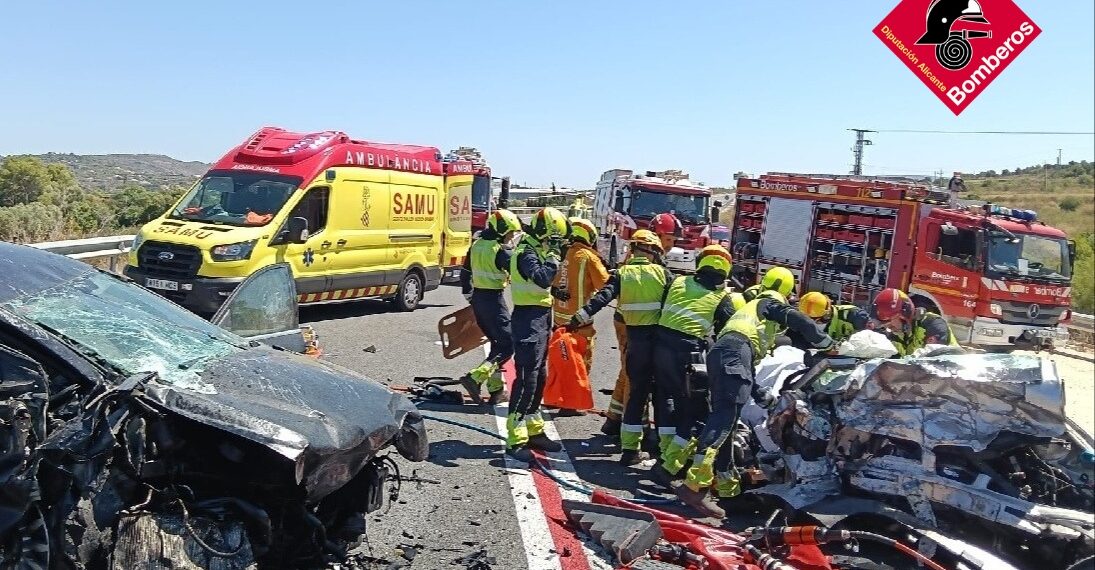 Dos muertos y dos heridos en un grave accidente frontal en la N-332 entre Benissa y Calp 1 Dos muertos y dos heridos en un grave accidente frontal en la N-332 entre Benissa y Calp