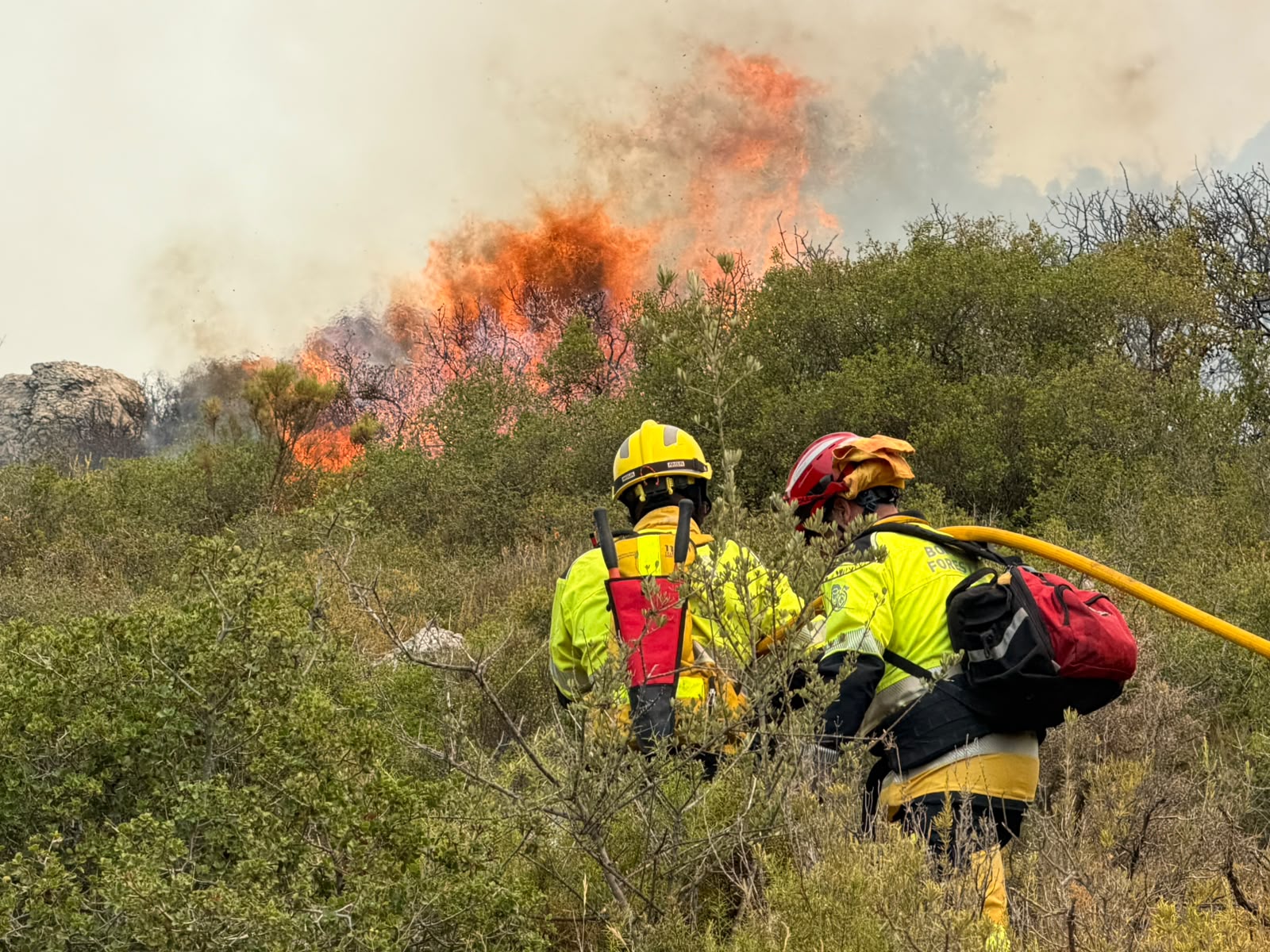 Evacúan el municipio de Catí por la amenaza del incendio de Tírig mientras avanza el control de otros focos en Castellón 7 HPR25ZXXEAEz Ti
