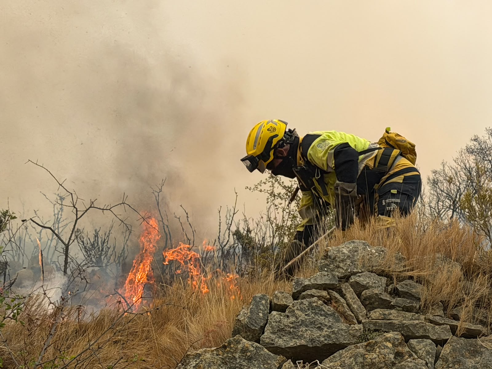 Evacúan el municipio de Catí por la amenaza del incendio de Tírig mientras avanza el control de otros focos en Castellón 9 HPR2NLzXYAACCwP