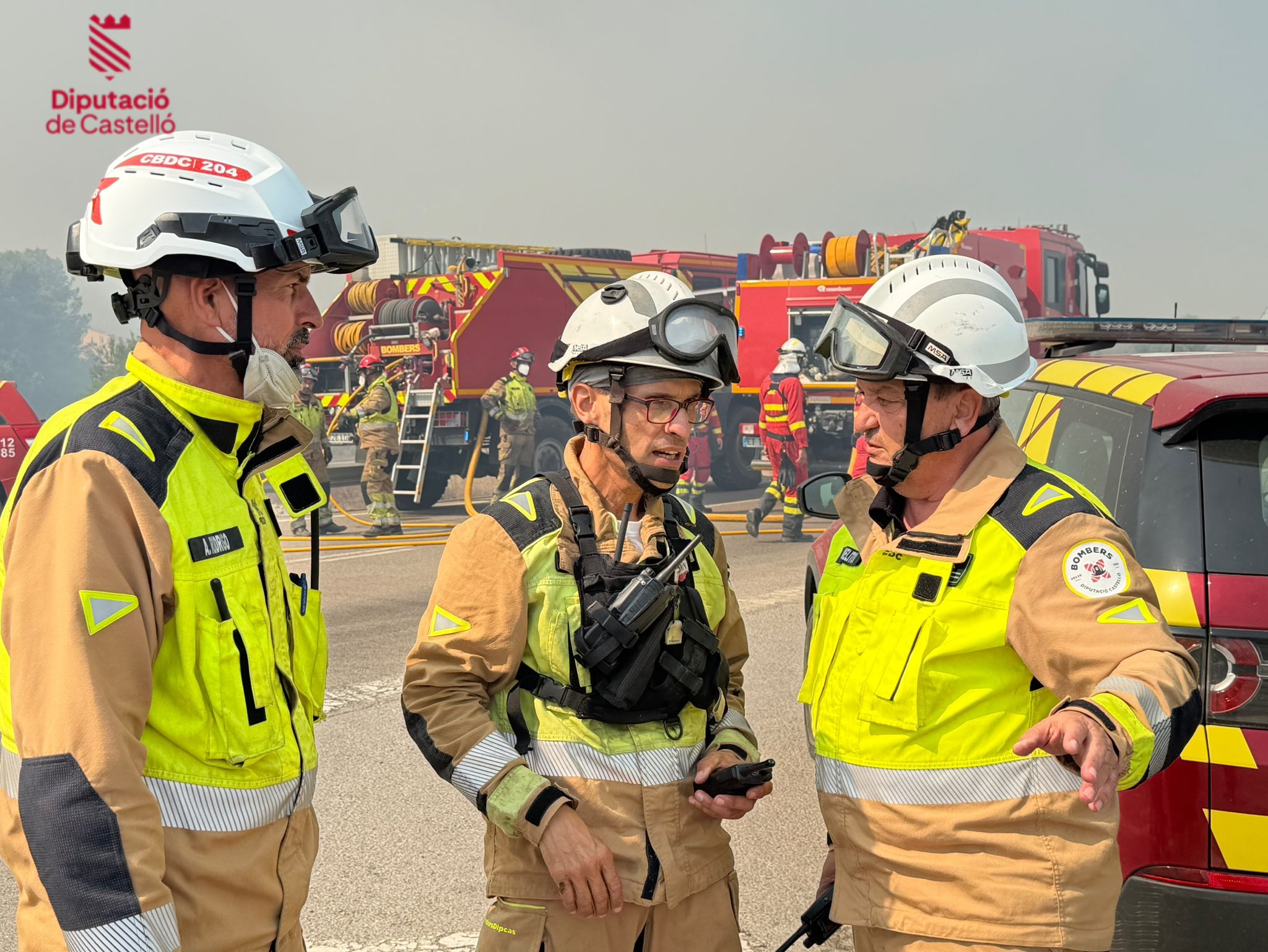 Evacúan el municipio de Catí por la amenaza del incendio de Tírig mientras avanza el control de otros focos en Castellón 4 HPSiUIQWgAAIJ47