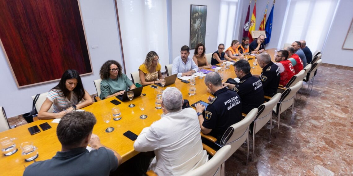 Gandía decreta el cierre vespertino de las piscinas de Beniopa y Roís de Corella por alerta naranja de tormentas 1 Gandía decreta el cierre vespertino de las piscinas de Beniopa y Roís de Corella por alerta naranja de tormentas