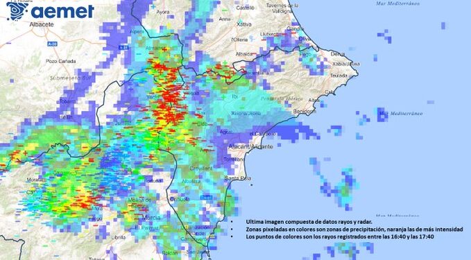 Una violenta tormenta con granizo y un reventón cálido sacude el interior de Alicante y Valencia 1 Una violenta tormenta con granizo y un reventón cálido sacude el interior de Alicante y Valencia