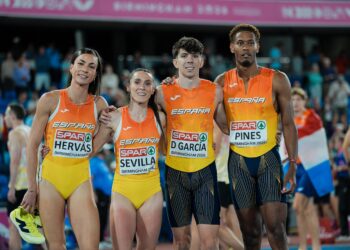 El relevo mixto 4x400 acaricia la gesta en Birmingham y se consolida entre la élite europea