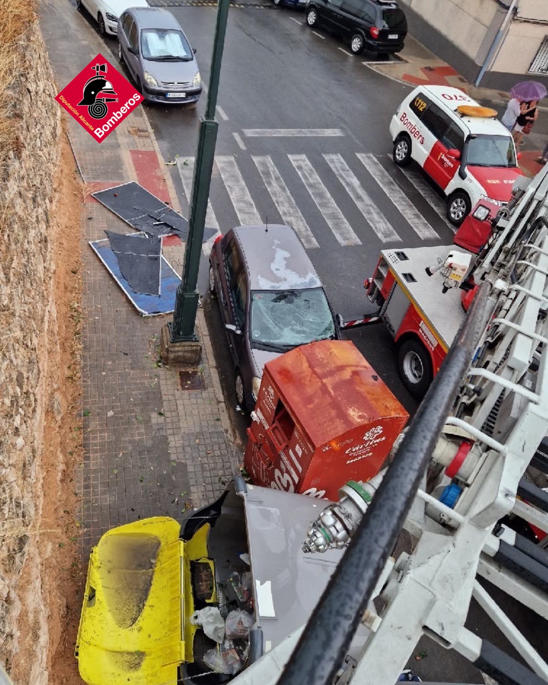 Alcoy la comarca recupera la normalidad tras el intenso temporal de viento y lluvia de ayer tarde 3 HPbVSfwWAAAJZqg