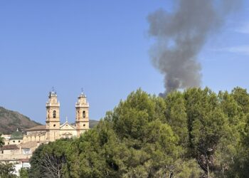 Estabilizado el Incendio Forestal de Xàtiva en la fase inicial del fuego 15 Gran despliegue para contener un incendio forestal originado entre Canals y Novetlè que se propaga hacia la A-7 y Xàtiva