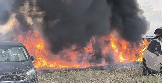 Sofocado el aparatoso incendio de vehículos en Peñíscola tras calcinar 34 coches y amenazar a varias viviendas 2 HPiQ04aXMAA qIr