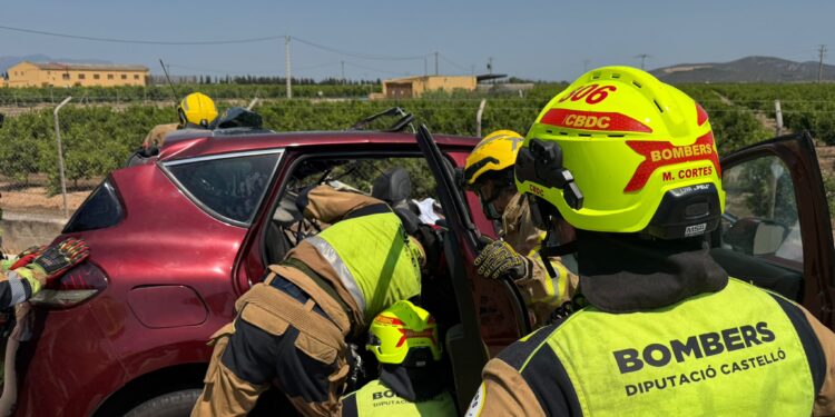 Dos fallecidos en un trágico accidente entre un camión y un coche en la CV-11 en San Rafael del Río
