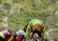 El GERA y el helicóptero de Bomberos rescatan a una persona accidentada en el Barranc del Castell en Pinet