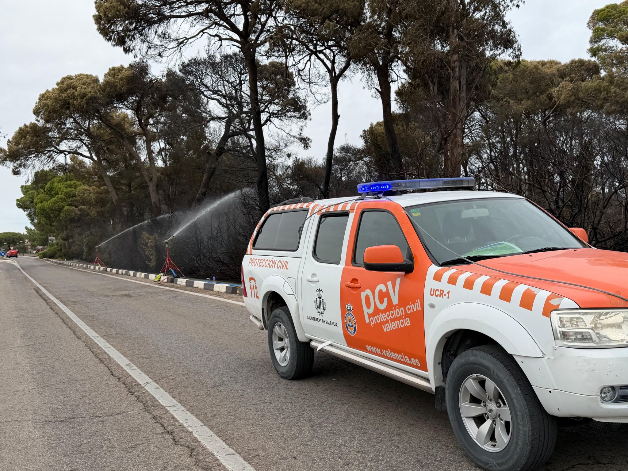 Noche tranquila en el incendio de Valencia: el perímetro se consolida gracias a la vigilancia con drones 2 HQ4G4WVXgAA9eeE