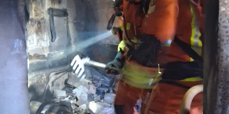 Un incendio destruye la cocina de una casa de campo en Catadau sin causar heridos 1 Un incendio destruye la cocina de una casa de campo en Catadau sin causar heridos