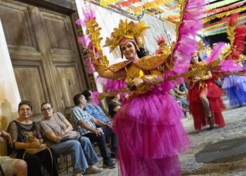 Vicent Mompó abandera las Danses de Guadassuar como 'Cap de Dansa' y reivindica la protección del patrimonio vivo valenciano