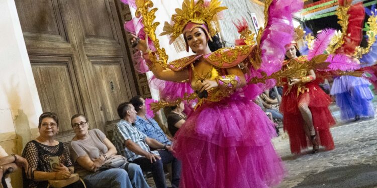 Vicent Mompó abandera las Danses de Guadassuar como 'Cap de Dansa' y reivindica la protección del patrimonio vivo valenciano 1 Vicent Mompó abandera las Danses de Guadassuar como 'Cap de Dansa' y reivindica la protección del patrimonio vivo valenciano