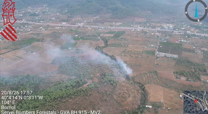 Los servicios de emergencia se despliegan para combatir tres incendios forestales simultáneos en Borriol, Siete Aguas y Alcudia de Veo 1 Los servicios de emergencia se despliegan para combatir tres incendios forestales simultáneos en Borriol, Siete Aguas y Alcudia de Veo