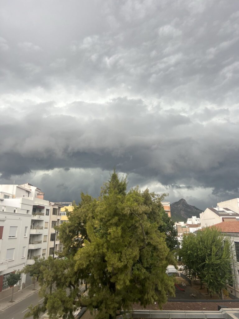 Segunda tormenta de la tarde riega La Safor y La Ribera con mucha lluvias, viento y muchos rayos 2 HQLfgnxWgAAQ1FS