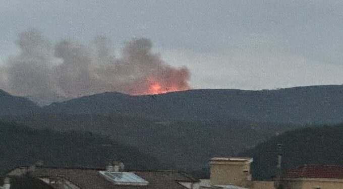 Incendio en la Sierra Calderona entre Gátova y Segorbe producido por un rayo 1 Incendio en la Sierra Calderona entre Gátova y Segorbe producido por un rayo