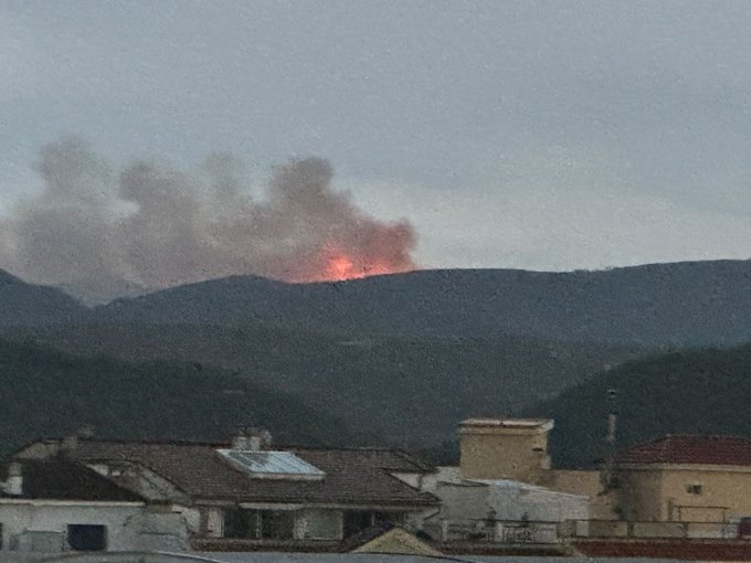 Incendio en la Sierra Calderona entre Gátova y Segorbe producido por un rayo 1 Incendio en la Sierra Calderona entre Gátova y Segorbe producido por un rayo