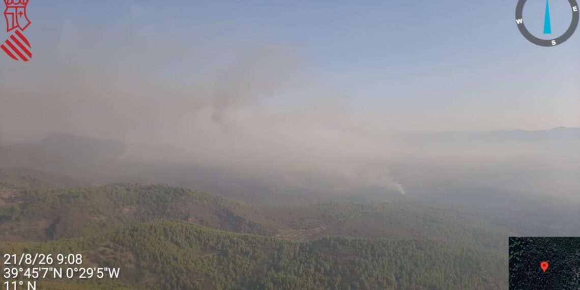 ÚLTIMA HORA | Despliegue masivo de medios terrestres y 10 medios aéreos para combatir el incendio forestal de Segorbe 1 ÚLTIMA HORA | Despliegue masivo de medios terrestres y 10 medios aéreos para combatir el incendio forestal de Segorbe