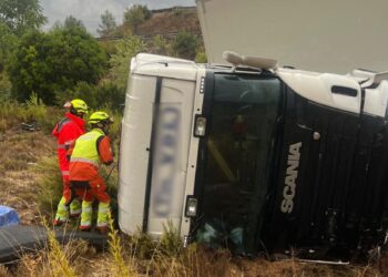 Un accidente por salida de vía en la Font de la Figuera moviliza a los Bomberos de Valencia