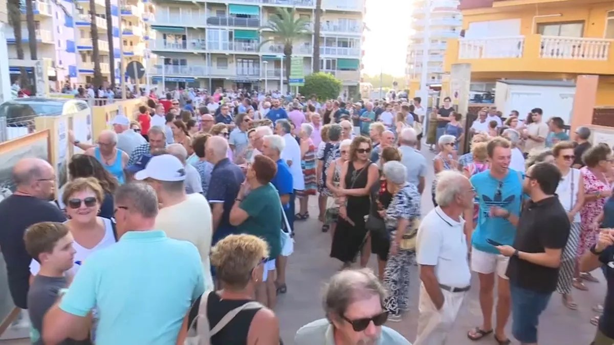Vecinos de Tavernes de la Valldigna se movilizan de nuevo para exigir la regeneración de su litoral 2 HQVa6KLXwAAeOe2