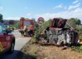 Rescatan a una mujer atrapada en su vehículo en una carretera en La Vall d'Alba