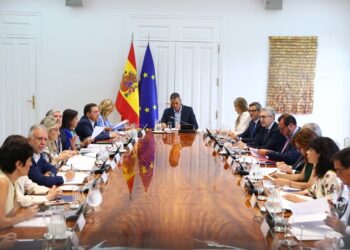 Las dos versiones opuestas del Gobierno de lo ocurrido en Ceuta 30 días después y tras las vacaciones de Sánchez 14 Las dos versiones opuestas del Gobierno de lo ocurrido en Ceuta 30 días después y tras las vacaciones de Sánchez
