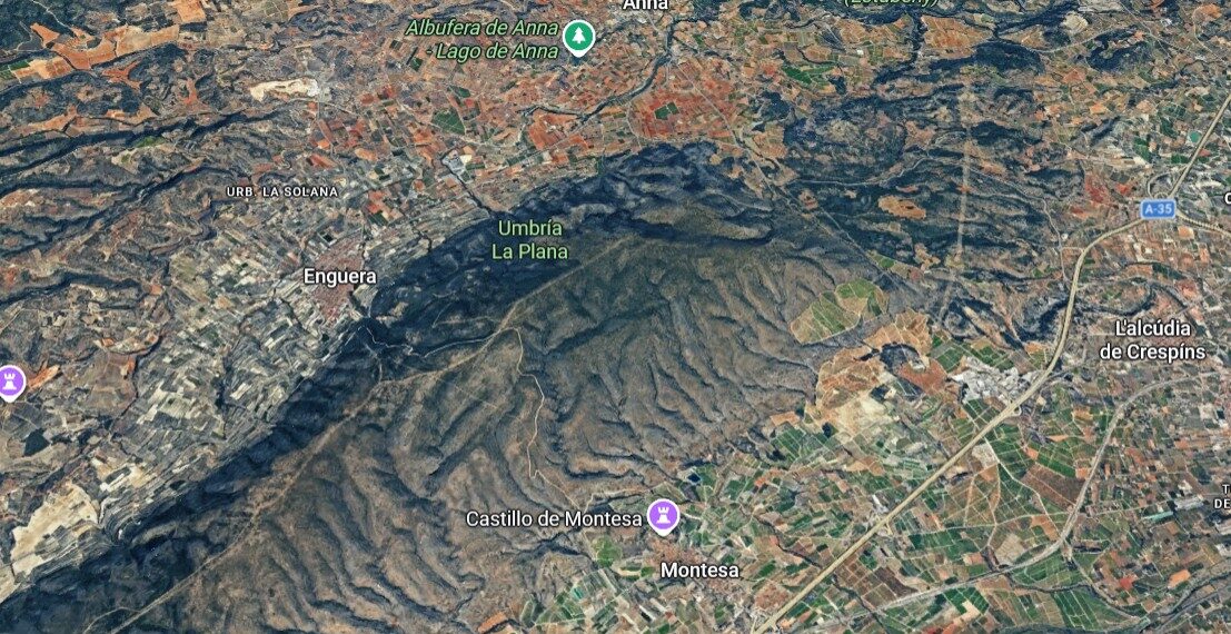 Rayos y fuertes tormentas desatan un incendio forestal entre Montesa y Anna 1 Rayos y fuertes tormentas desatan un incendio forestal entre Montesa y Anna