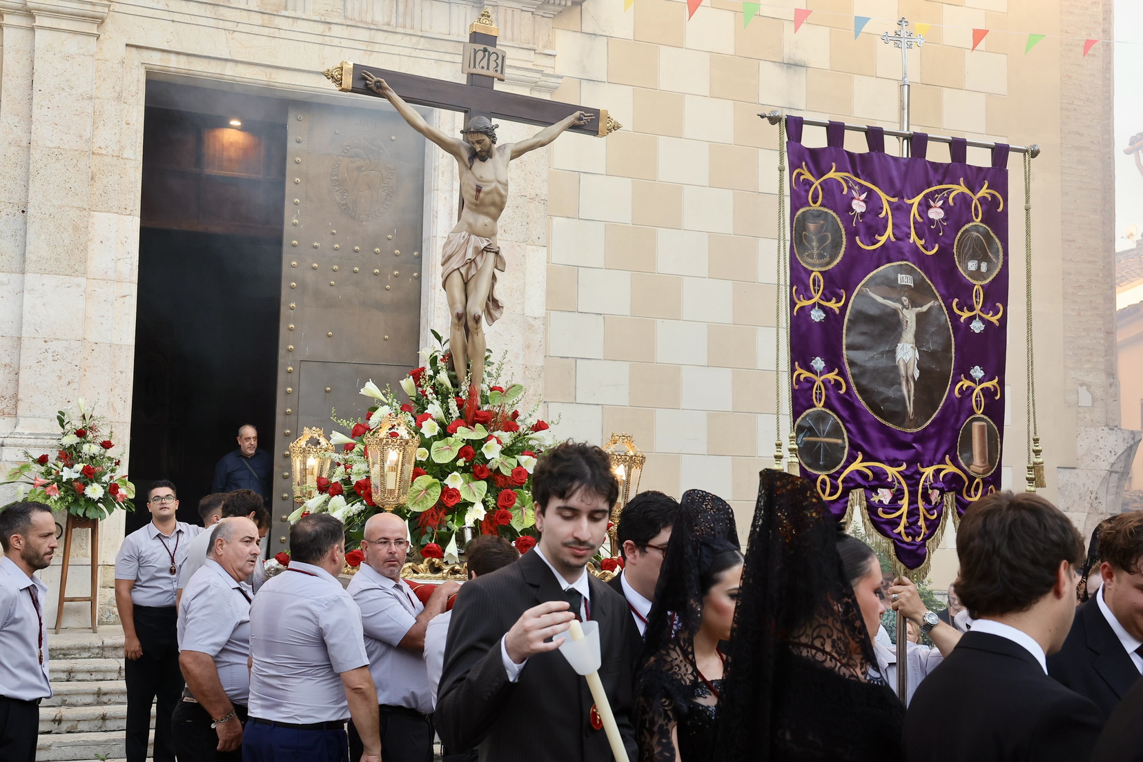 Siete Aguas se vuelca con Marta Mercader Roig en la solemne procesión del Santísimo Cristo de los Afligidos 11 IMG 6473