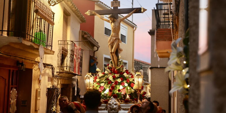 Siete Aguas se vuelca con Marta Mercader Roig en la solemne procesión del Santísimo Cristo de los Afligidos 1 Siete Aguas se vuelca con Marta Mercader Roig en la solemne procesión del Santísimo Cristo de los Afligidos