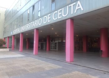 El Colegio de Médicos de Ceuta alerta de una "catástrofe asistencial" e insta a la ministra de Sanidad a trasladarse de urgencia a la ciudad 14 El Colegio de Médicos de Ceuta alerta de una "catástrofe asistencial" e insta a la ministra de Sanidad a trasladarse de urgencia a la ciudad