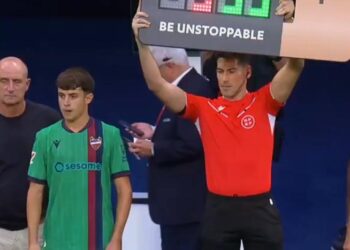 Marc Santos hace historia con el Levante UD: debuta en Primera con 15 años y supera a Lamine Yamal 14 J1 LUD MARCOS