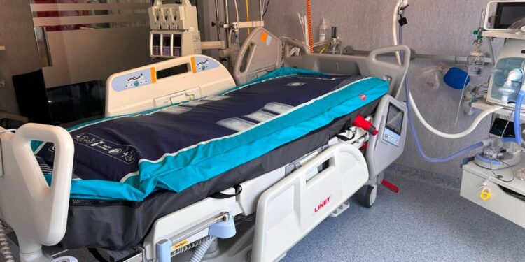 La Conselleria de Sanidad destina 250.000 euros a la renovacion de las camas de la UCI del Hospital Comarcal de Vinaros 2