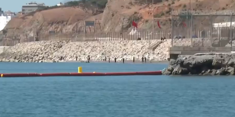 La barrera flotante de Ceuta 2