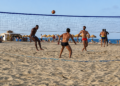 La playa de Valencia se convierte en un gran gimnasio al aire libre 1