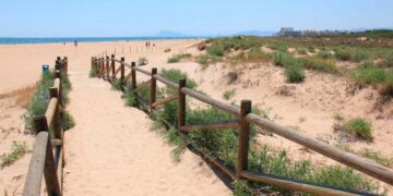 Las cinco playas escondidas de Valencia donde todavia puedes disfrutar del mar sin aglomeraciones este verano