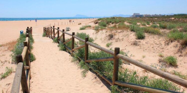 Las cinco playas escondidas de Valencia donde todavía puedes disfrutar del mar sin aglomeraciones este verano 1 Las cinco playas escondidas de Valencia donde todavia puedes disfrutar del mar sin aglomeraciones este verano