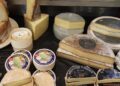 Más de 200 quesos, vino y música: el plan gratis para despedir agosto en el centro de Valencia 10 Mercado colon tiendas quesos 20180703 114944 11