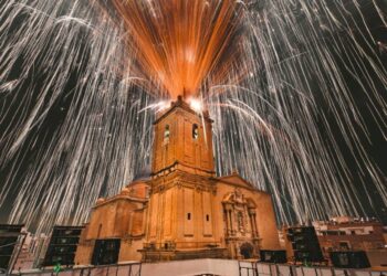 Elche se prepara para una Nit de l’Albà récord: 2,8 toneladas de pólvora illuminarán el cielo ilicitano